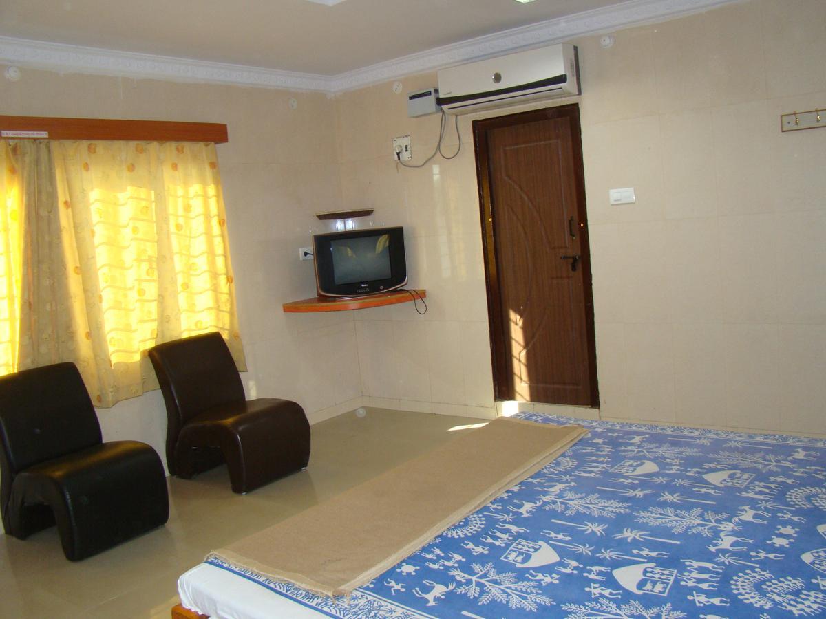Sreeniketanam Lodge Mādhavaram Exterior foto