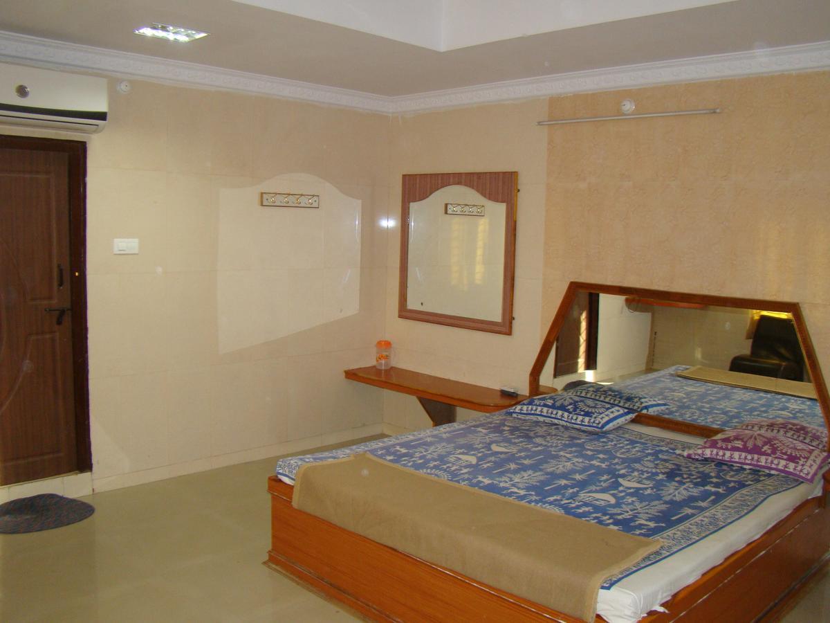 Sreeniketanam Lodge Mādhavaram Exterior foto